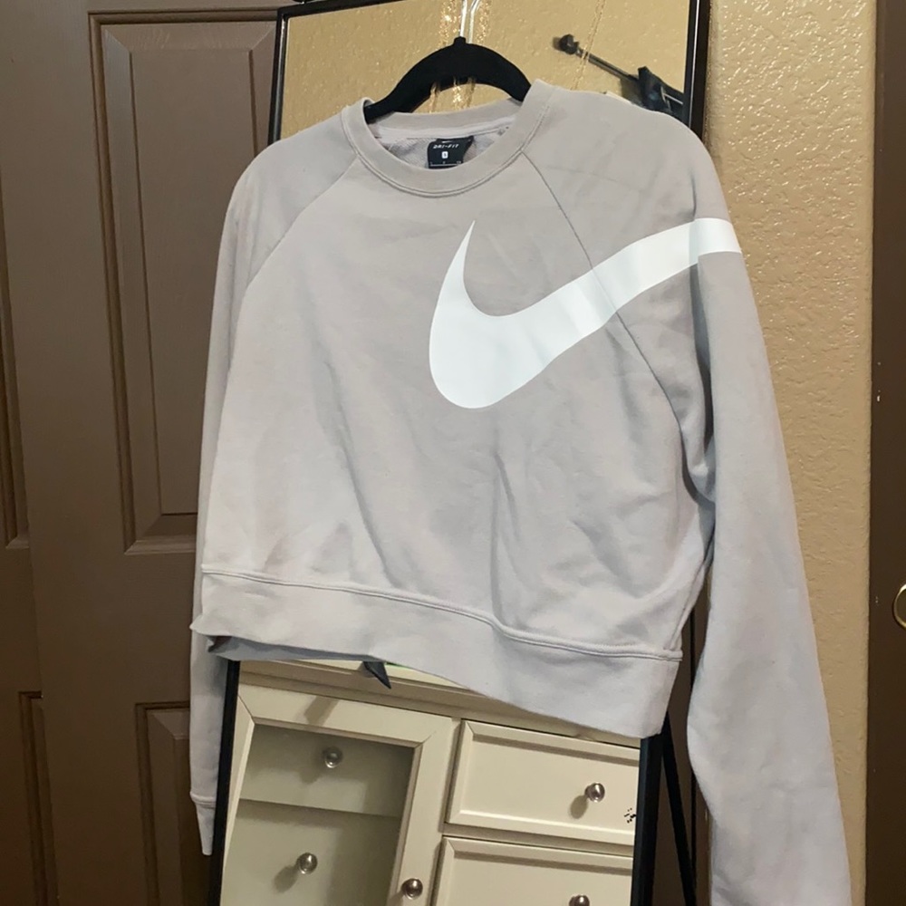 Cropped gray Nike Pullover